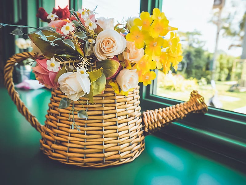 Watering can basket with flowers for the EFT Programme - 6 weeks, 6 sessions